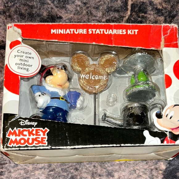 Disney Mickey Mouse Mini Statuaries Kit -Sign,Bird Bath, Watering & Can New - Picture 3 of 4